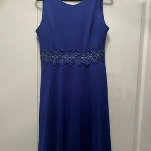 HOMEYEE Size 12 Royal Blue Dress Lace Flower Pattern with White Backing Mid Trim